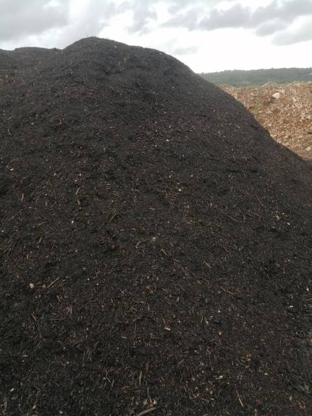 Compost de qualité chez Alta Pépinière : Boostez la fertilité de votre sol